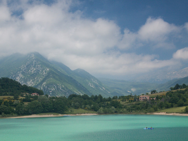 lago di castel san vincenzo